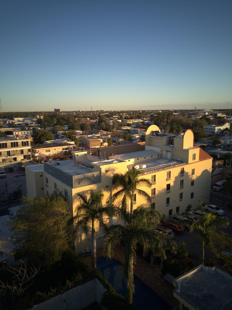 Western Plaza Hotel 4*