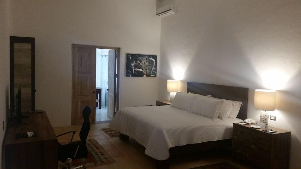 Hotel Boutique Casareyna 5*