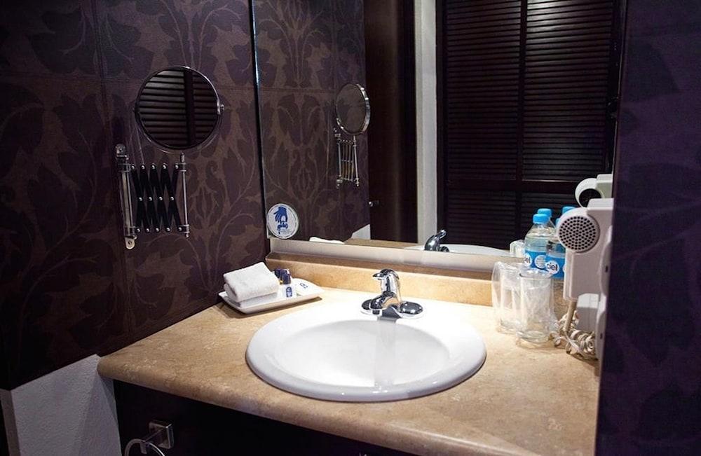 Hotel Clara Luna 4*