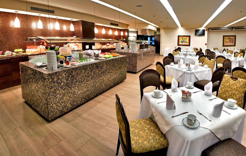 Courtyard By Marriott Revolucion Hotel
