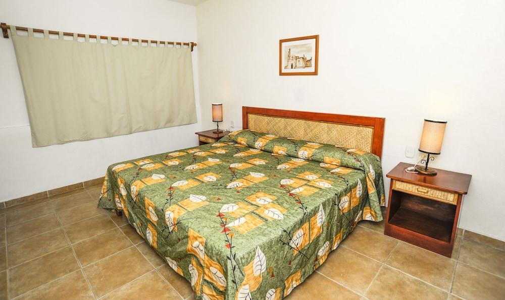 Hotel Ixtapa Plaza