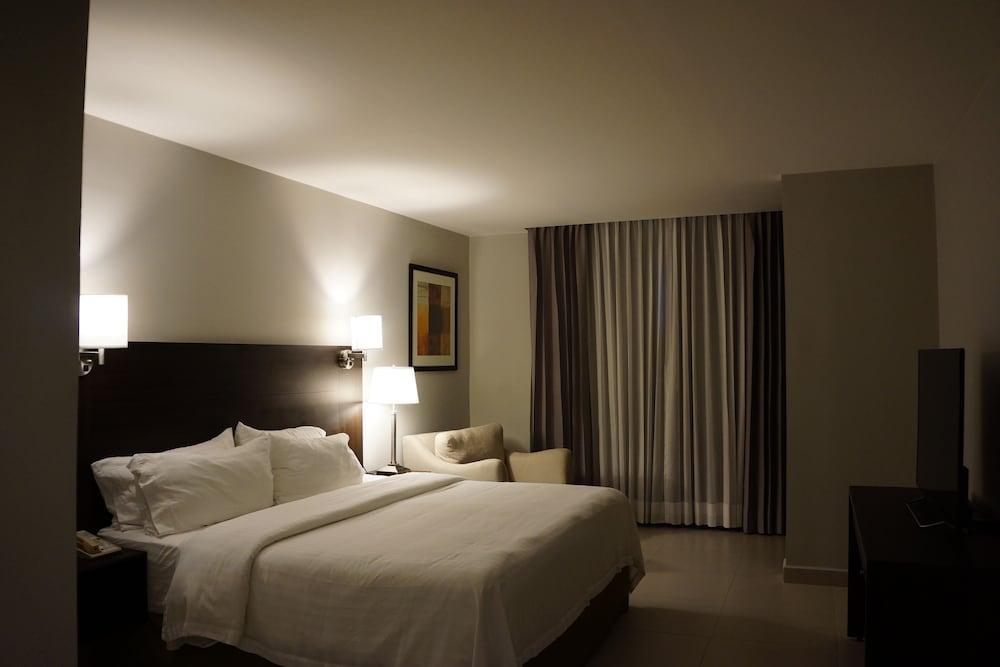 By Ihg Hotel 5*