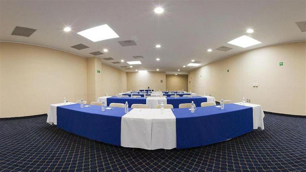 Express Santa Fe By Ihg Hotel 4*