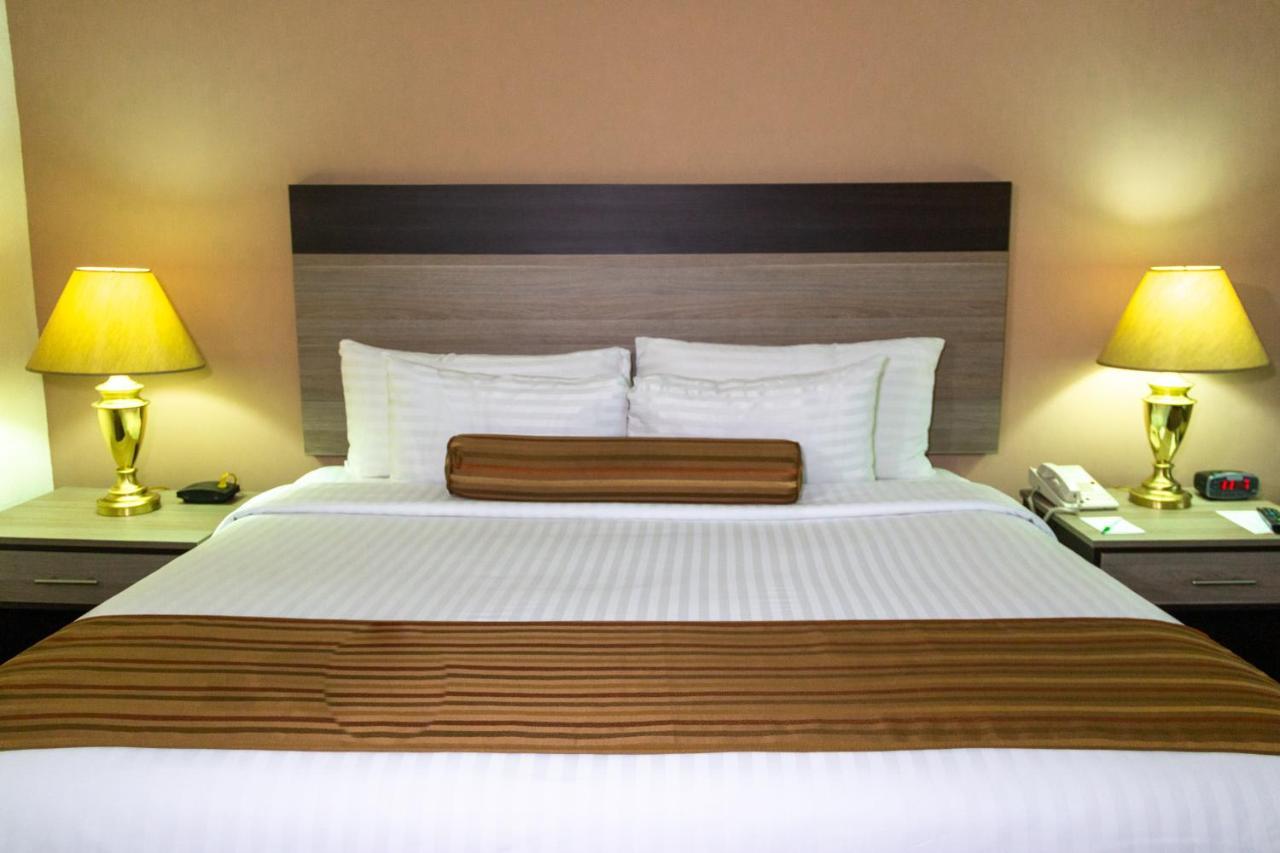 Hotel Wyndham Garden Guadalajara Expo Plaza Del Sol 3*