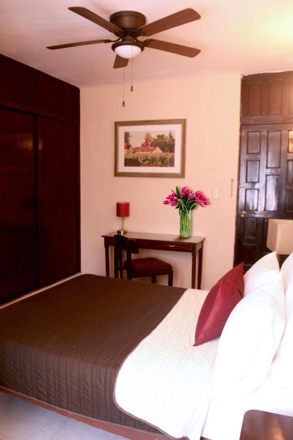 Aztlan Hotel