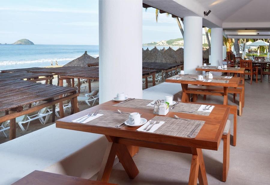 Hotel Emporio Ixtapa 5*