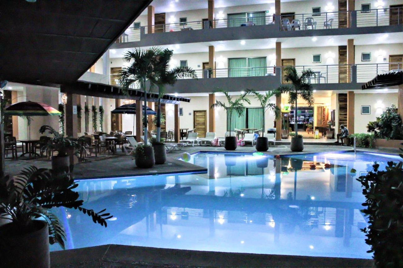 Hotel Auroza 3*