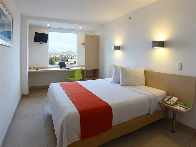 One Forum Hotel