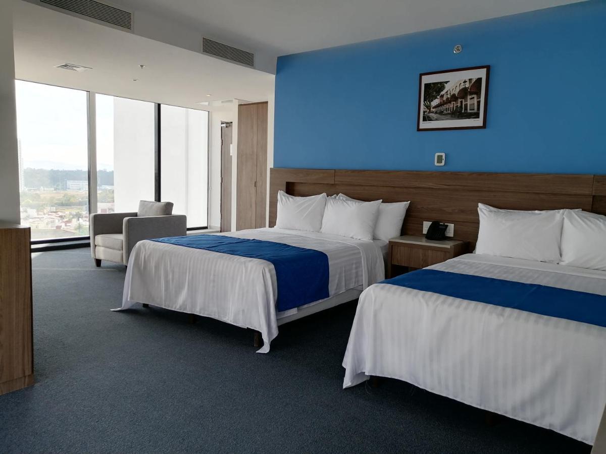 Wyndham Angelopolis Hotel 2*