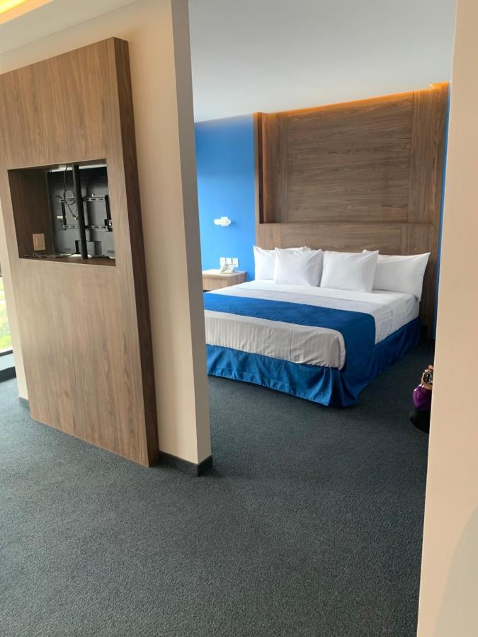 Wyndham Angelopolis 2*