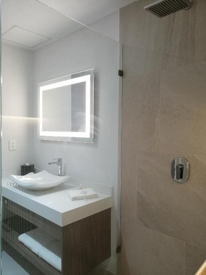 Wyndham Angelopolis Hotel