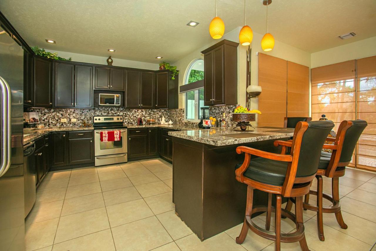 Bed & Breakfast Beach House Luxury Vacation - Paradise Has 2 Private Master Suites Ocean & Garden View Cozumel