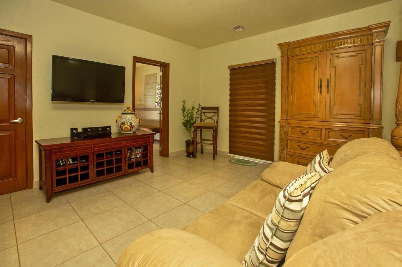 Bed & Breakfast Beach House Luxury Vacation - Paradise Has 2 Private Master Suites Ocean & Garden View *