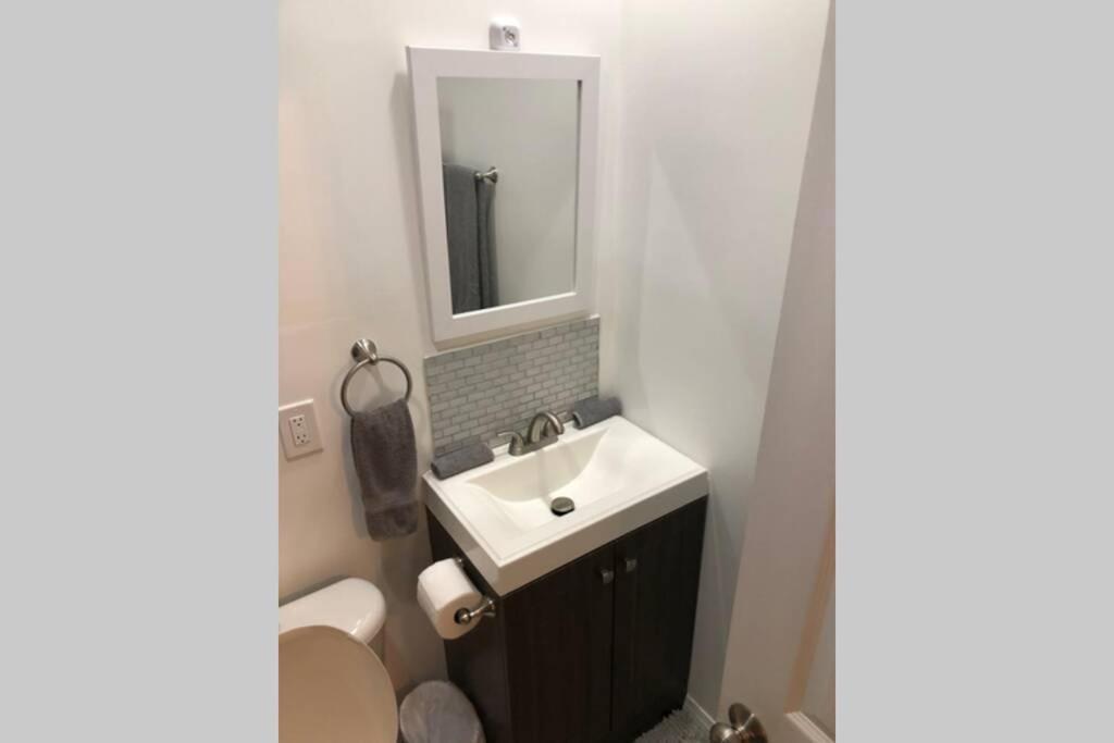 New 2 Bedroom Luxury -great Location -modern Apartment