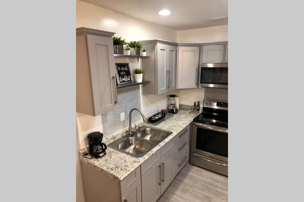 New 2 Bedroom Luxury -great Location -modern Apartment