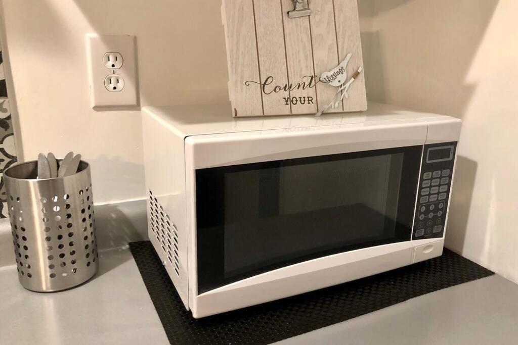 New 2 Bedroom Luxury -great Location -modern
