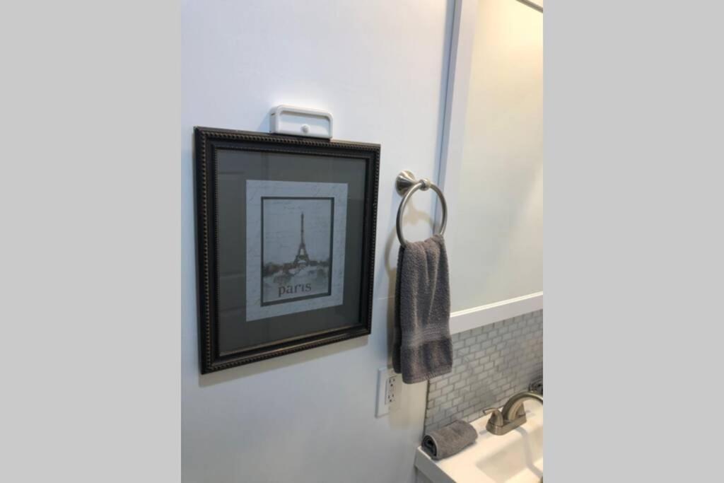 New 2 Bedroom Luxury -great Location -modern Apartment *