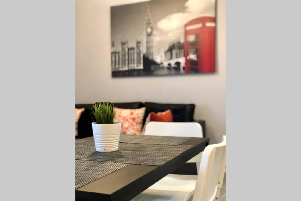 New 2 Bedroom Luxury -great Location -modern