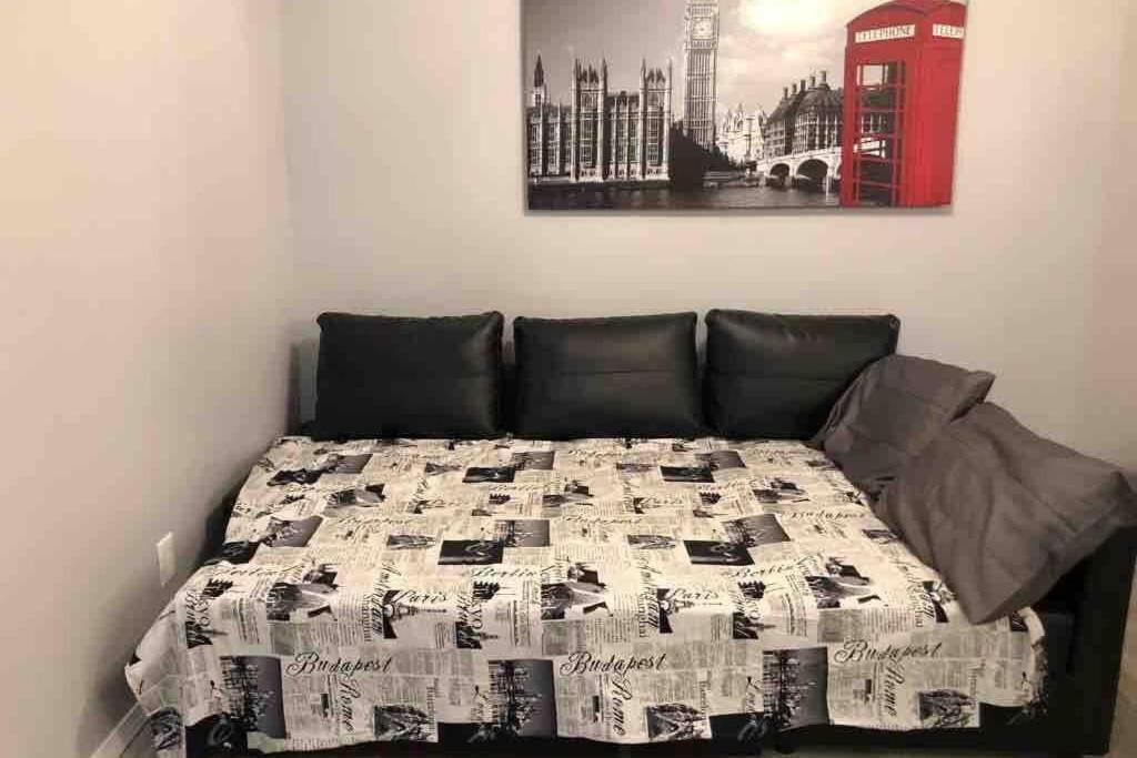 New 2 Bedroom Luxury -great Location -modern
