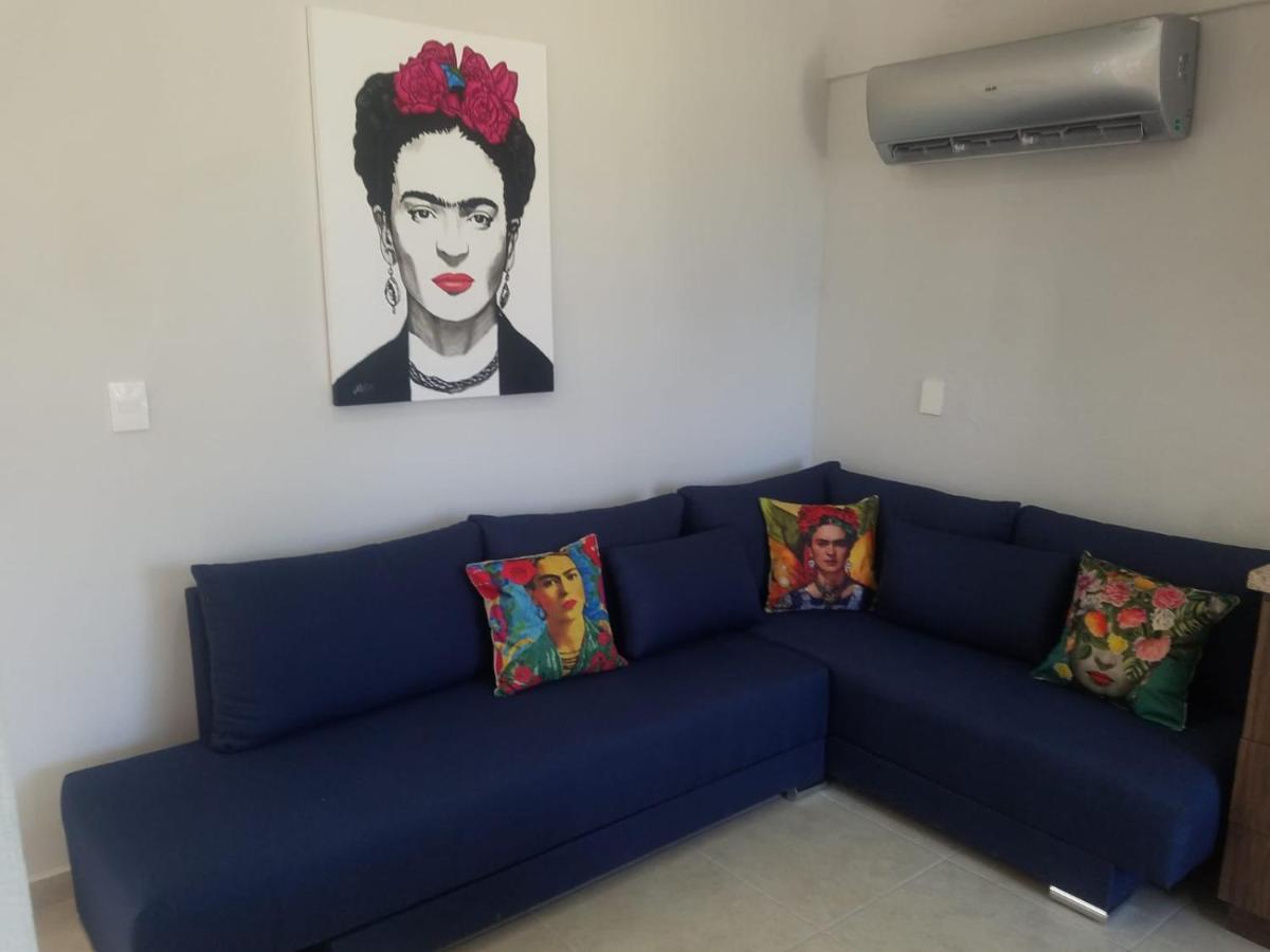 Frida Kahlo *
