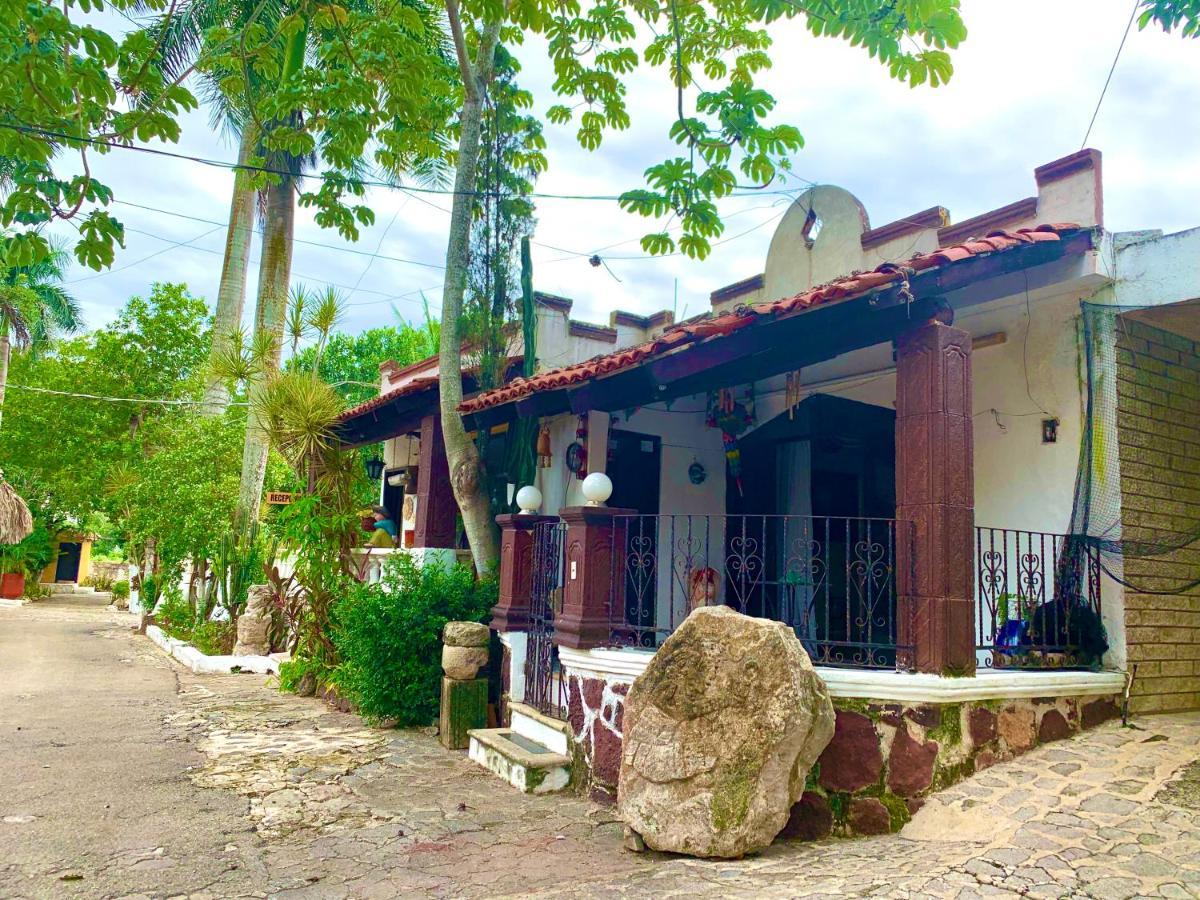 River Hotel
