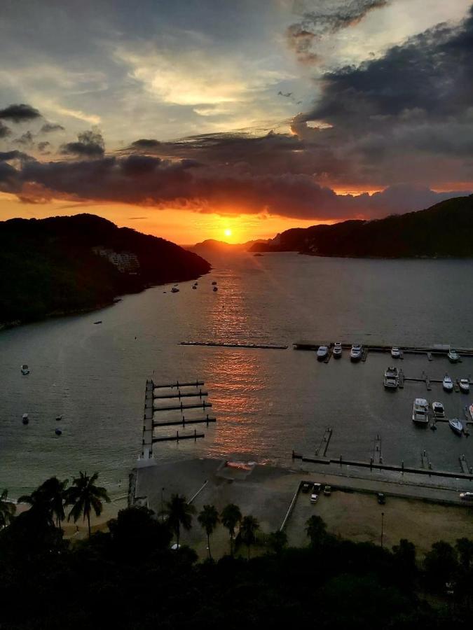 En Cabo Marques Diamante, Departamento Con Vistas Al Mar Y Atardeceres Espectaculares, Cerca Esta La Playa Al Nivel De La Caseta Del Condominio De Pto Marquez, Enfrente, Wifi, Restaurante, Albercas, 6 Personas Apartment *