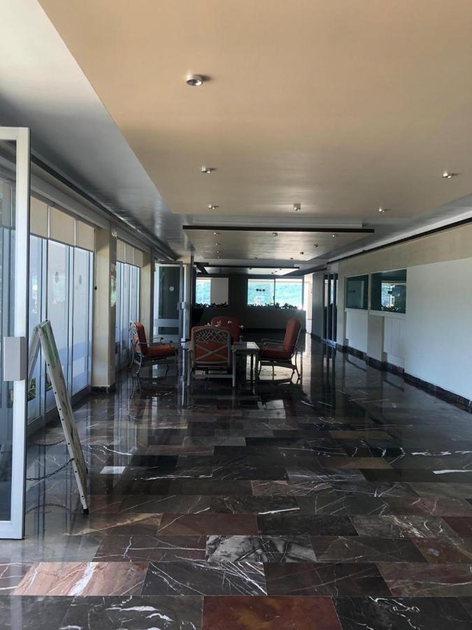 En Cabo Marques Diamante, Departamento Con Vistas Al Mar Y Atardeceres Espectaculares, Cerca Esta La Playa Al Nivel De La Caseta Del Condominio De Pto Marquez, Enfrente, Wifi, Restaurante, Albercas, 6 Personas
