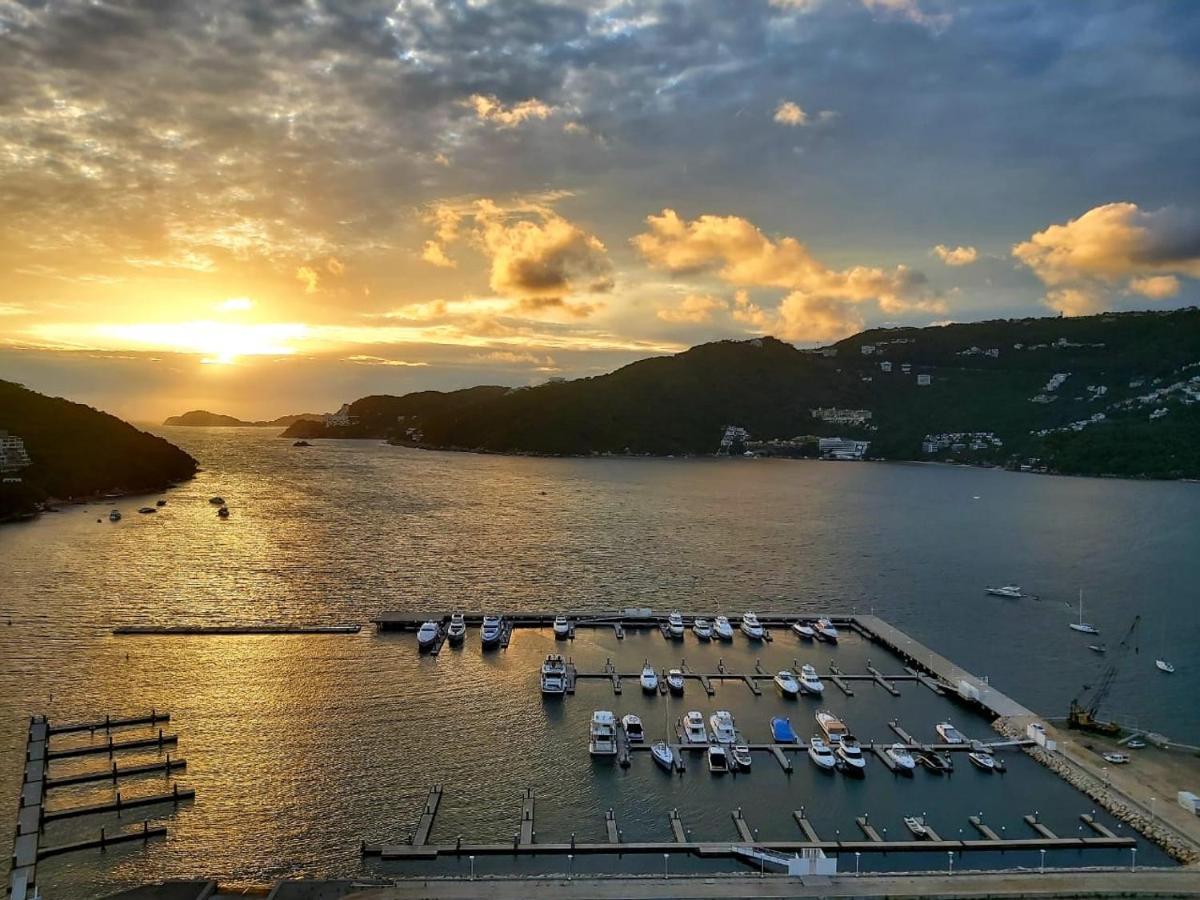 Apartment En Cabo Marques Diamante, Departamento Con Vistas Al Mar Y Atardeceres Espectaculares, Cerca Esta La Playa Al Nivel De La Caseta Del Condominio De Pto Marquez, Enfrente, Wifi, Restaurante, Albercas, 6 Personas *