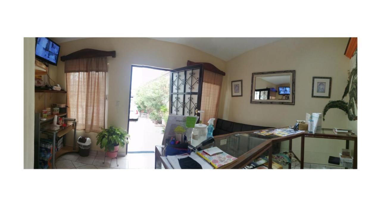 Casa Del Arbol Hotel *