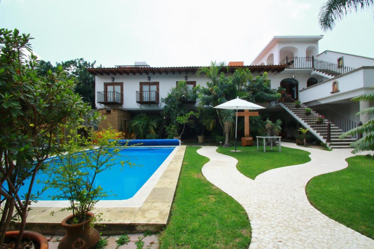 Concierge Flor Y Canto Hotel *
