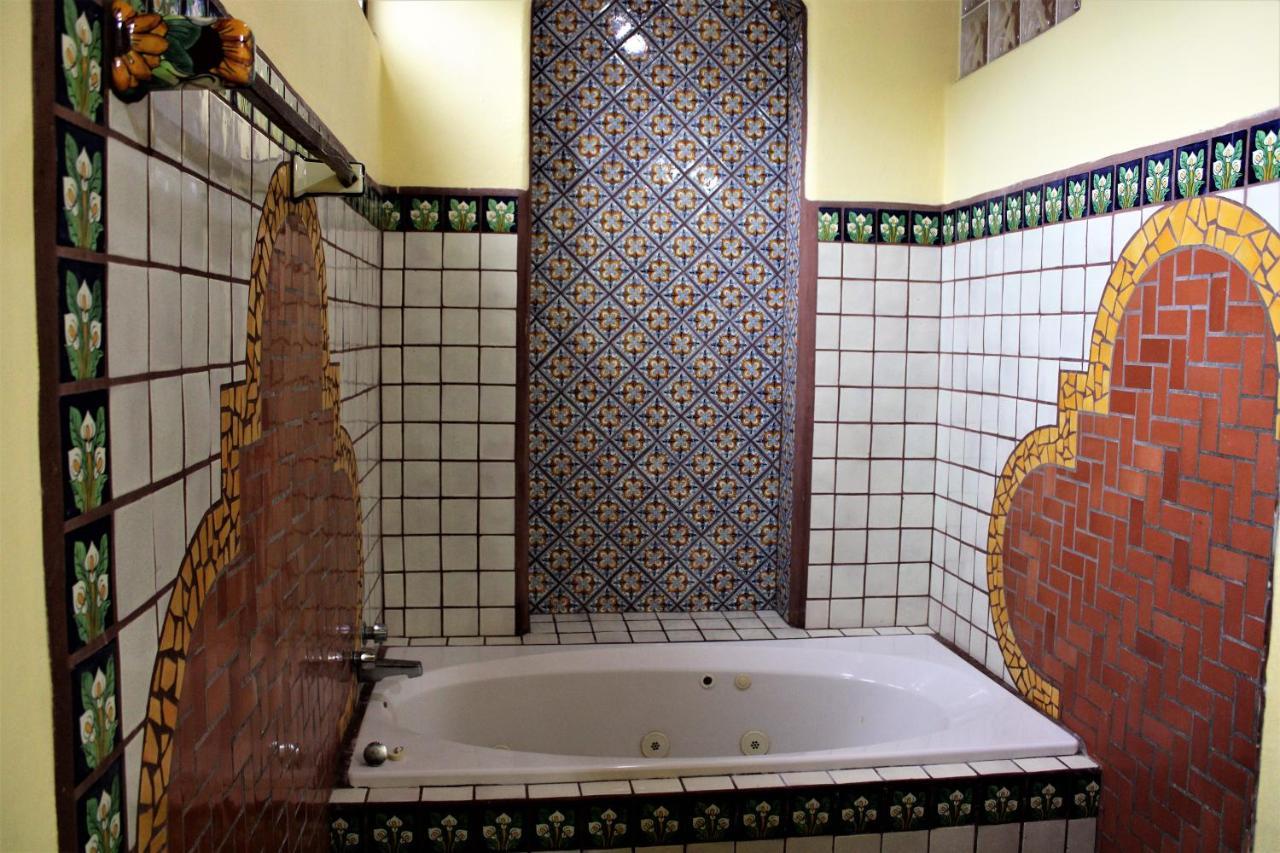 Hotel Flores Los Ayala