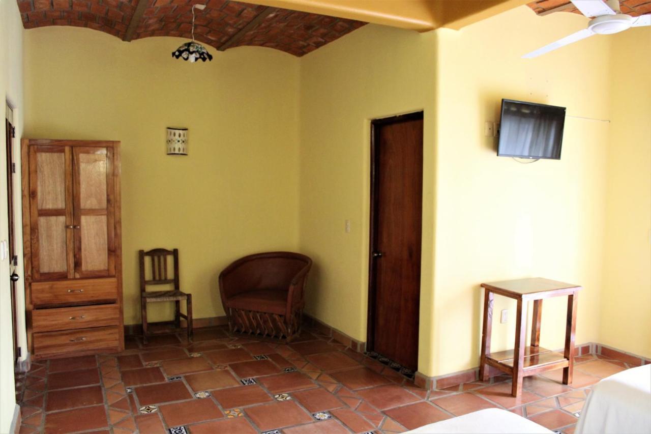 Hotel Flores *