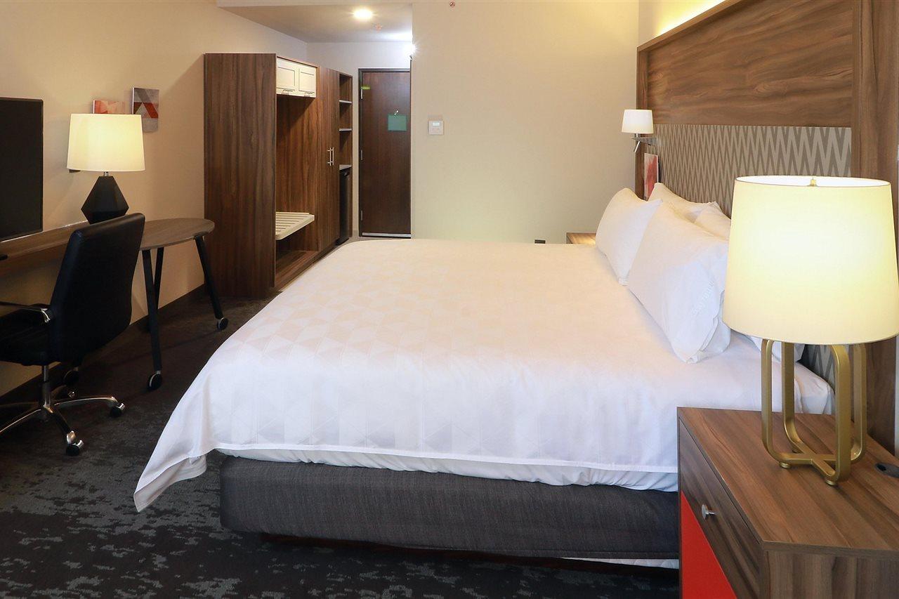 & - Monterrey Zona Airport By Ihg