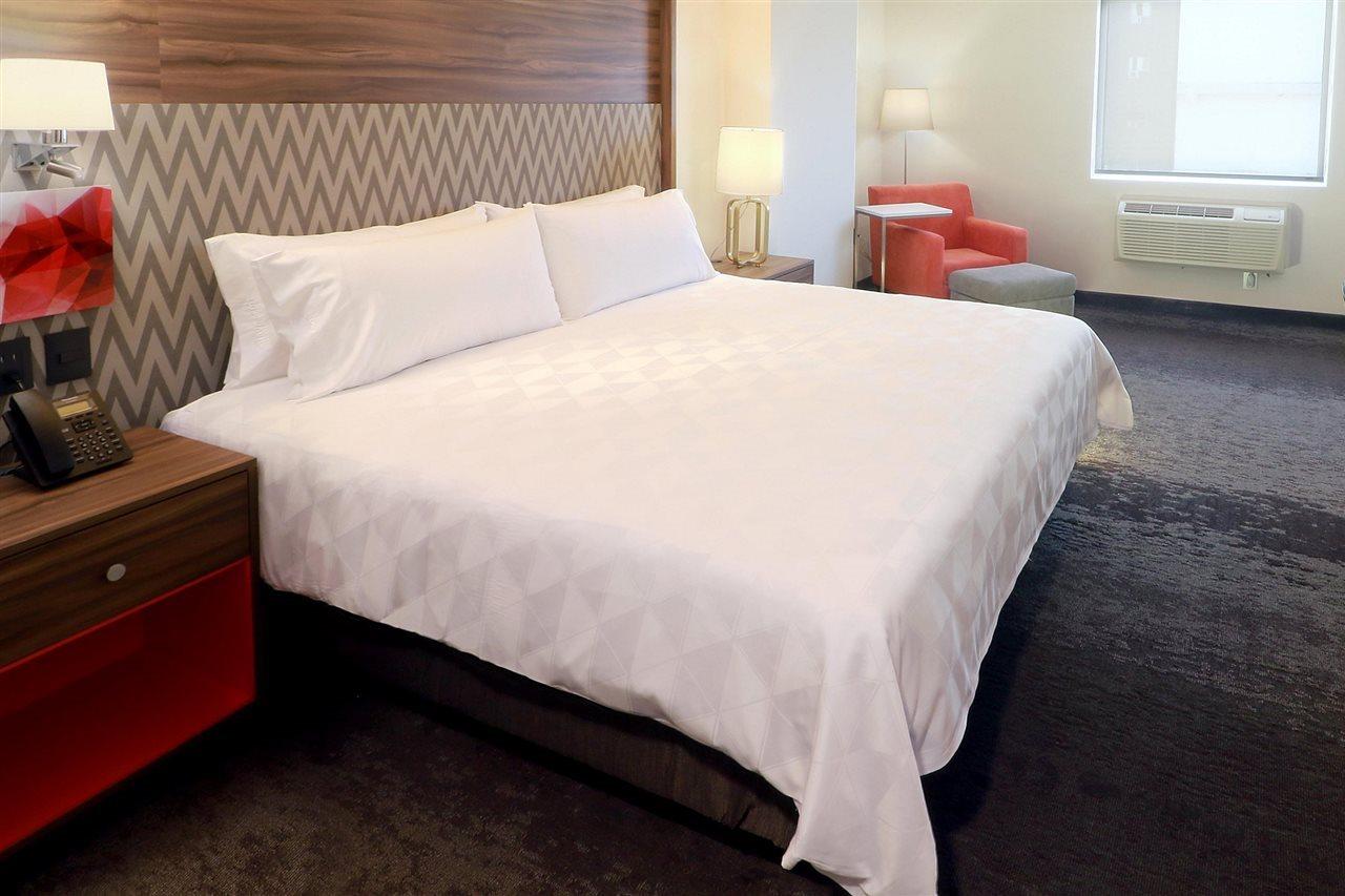 & - Monterrey Zona Airport By Ihg 5*