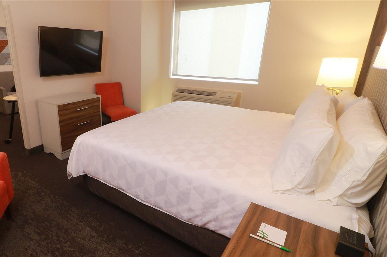 Hotel & - Monterrey Zona Airport By Ihg 5*