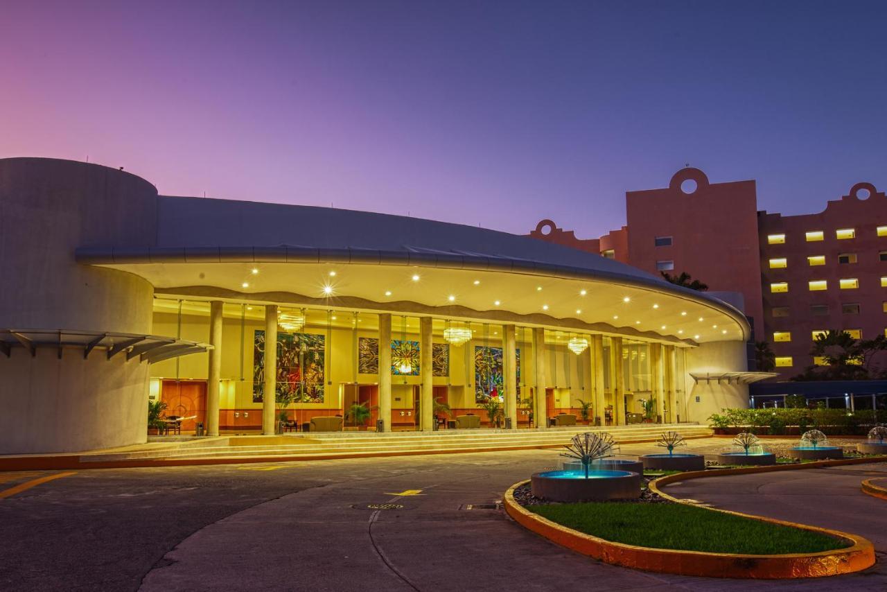 Resort Azul Ixtapa 5*