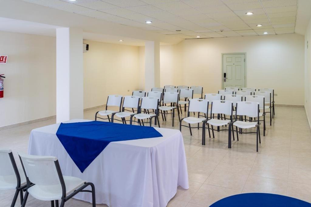 Plaza Del Sol Hotel