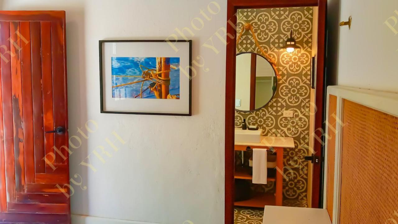 Esciros Villa *