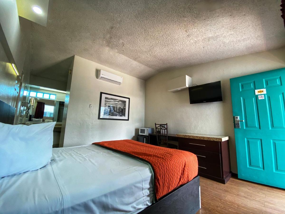 Hotel Real De 3*