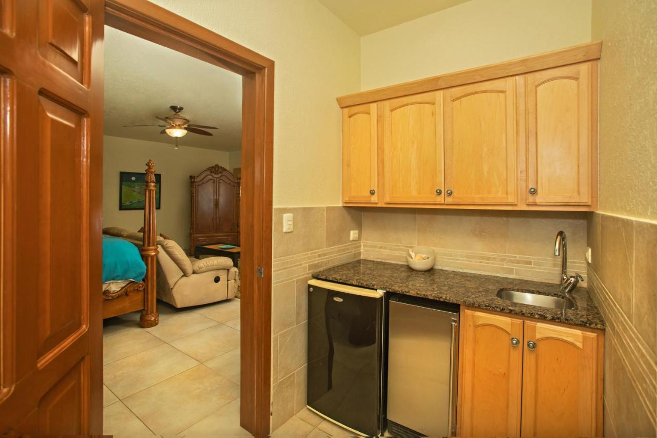 Beach House Luxury Vacation - Paradise Has 2 Private Master Suites Ocean & Garden View *