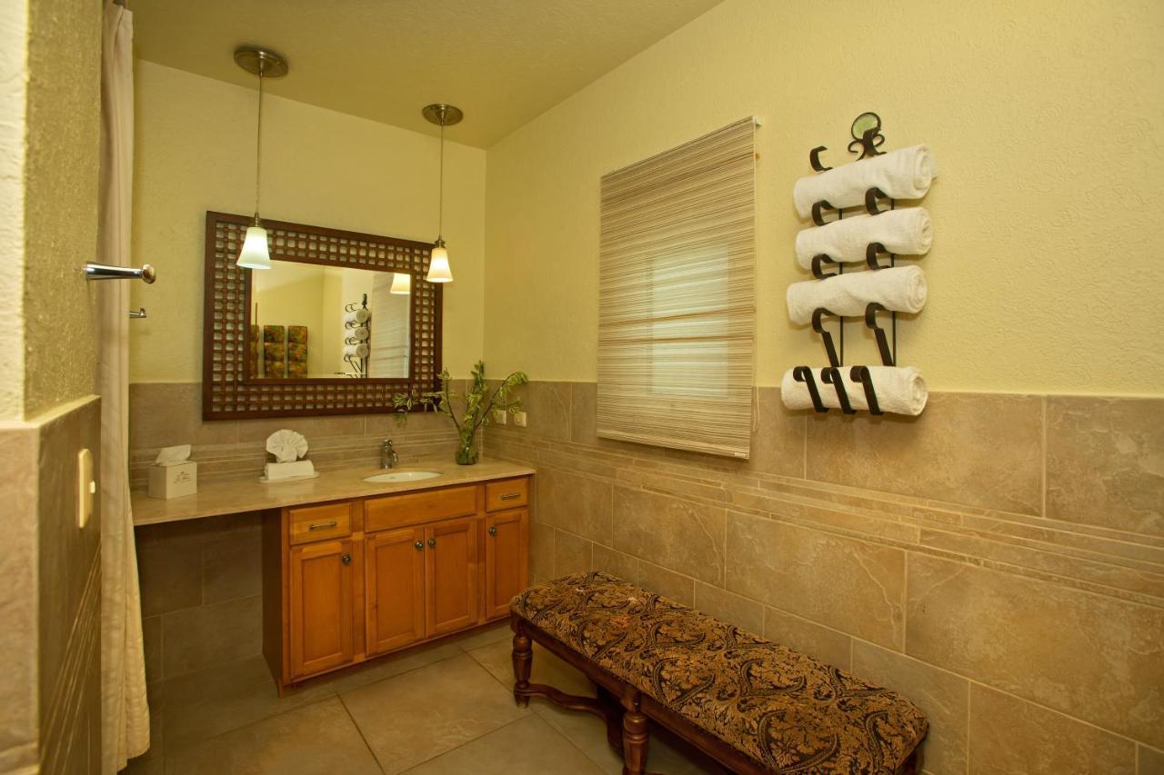 Beach House Luxury Vacation - Paradise Has 2 Private Master Suites Ocean & Garden View