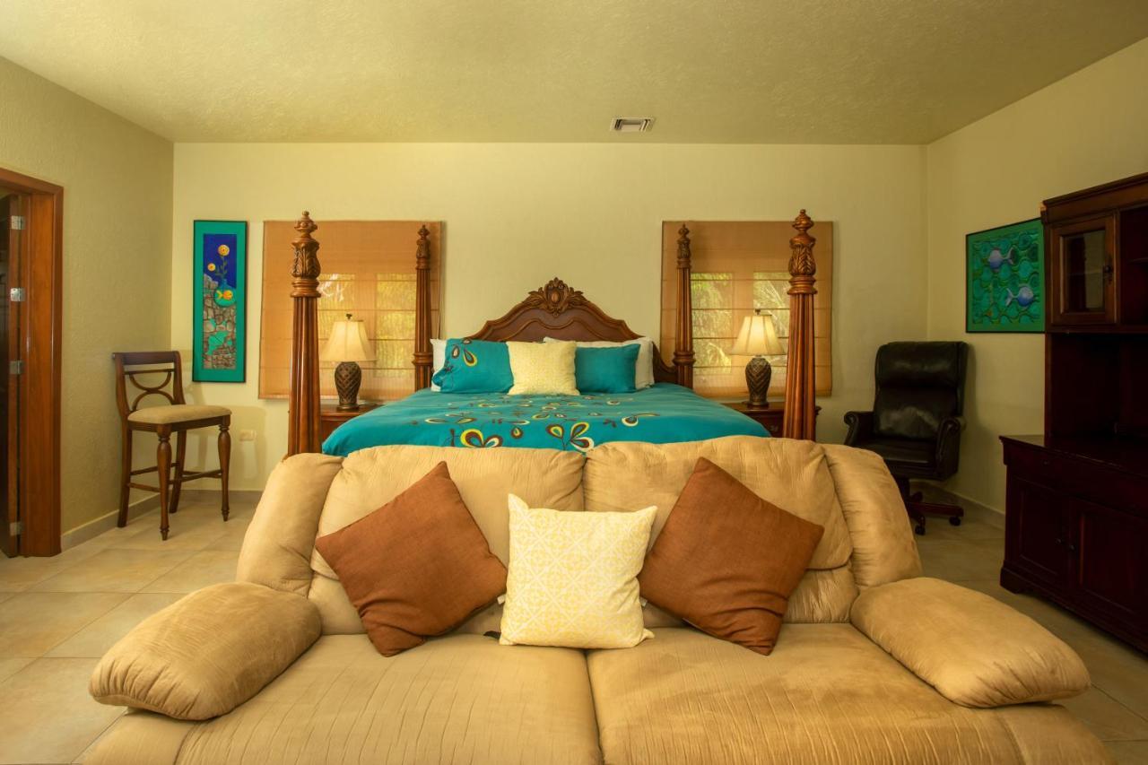 Beach House Luxury Vacation - Paradise Has 2 Private Master Suites Ocean & Garden View Bed & Breakfast *