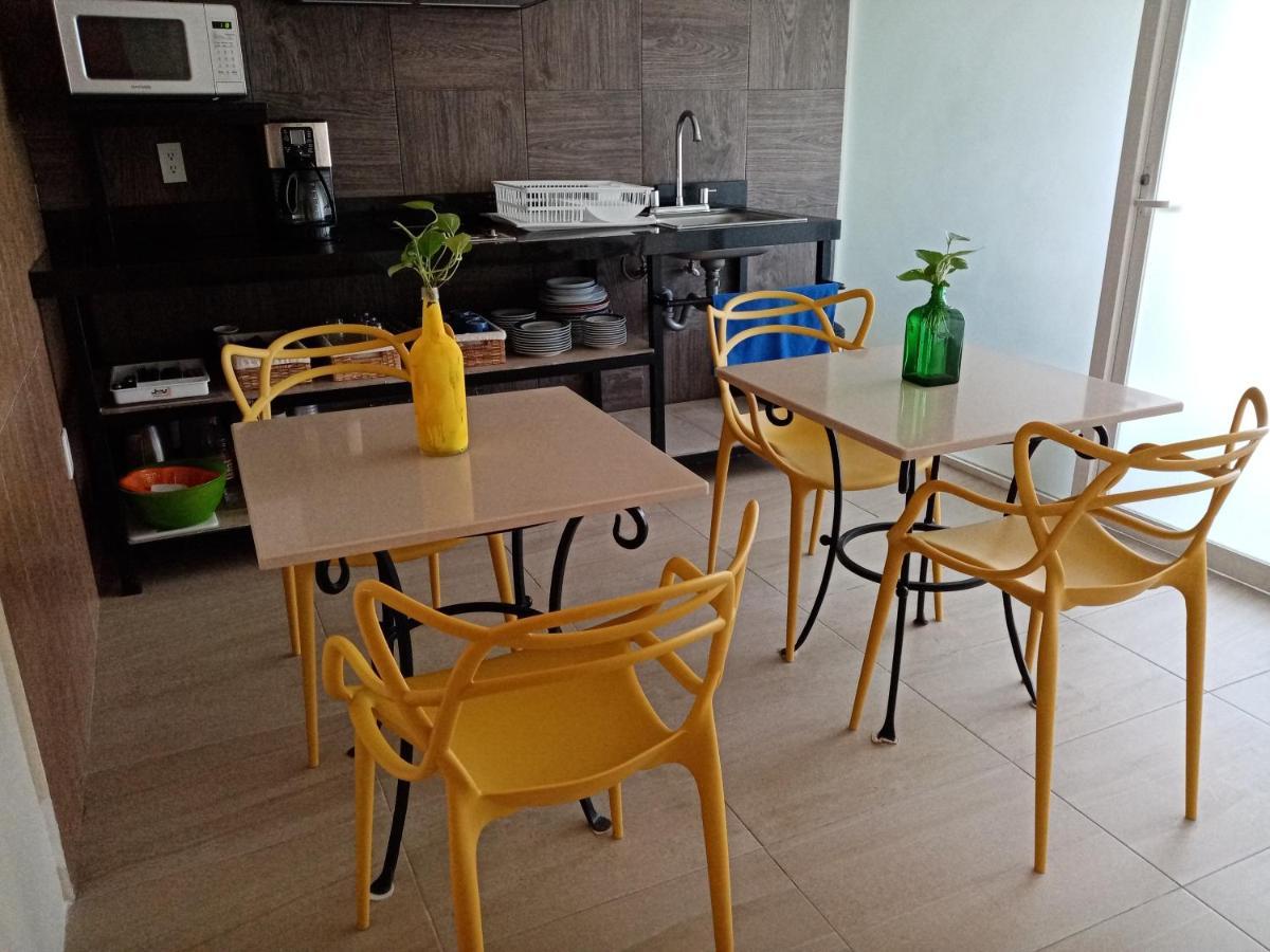 Brisas 10 Beachside Apartment *