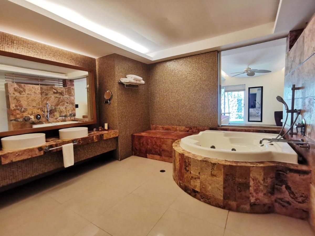 Hotel Artisan Playa Esmeralda Family