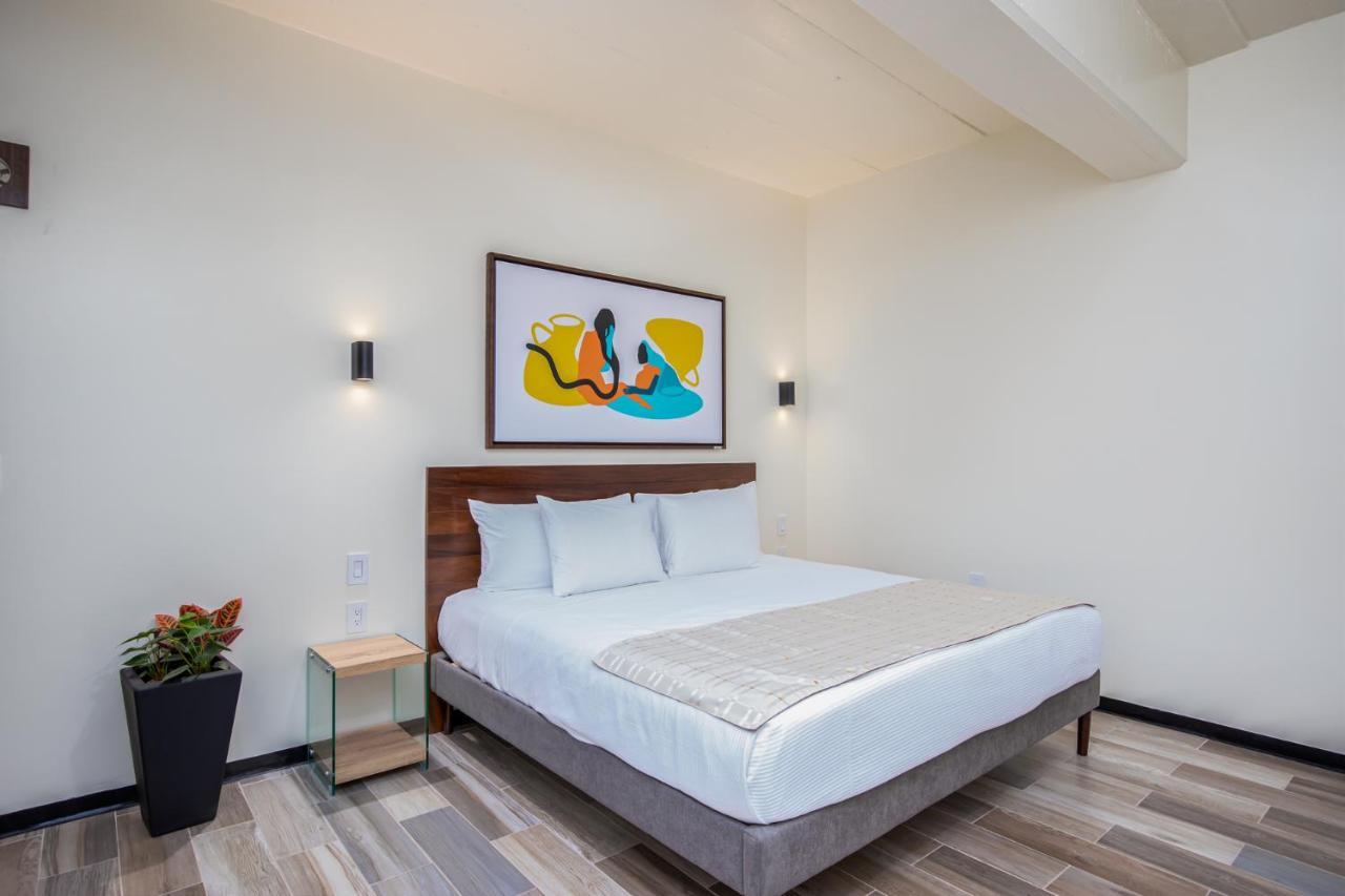 Joint Boutique Zona Romantica 3*