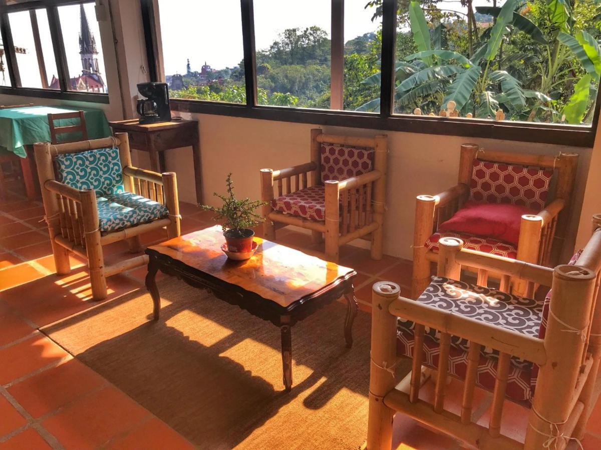 Jarritos Hotel