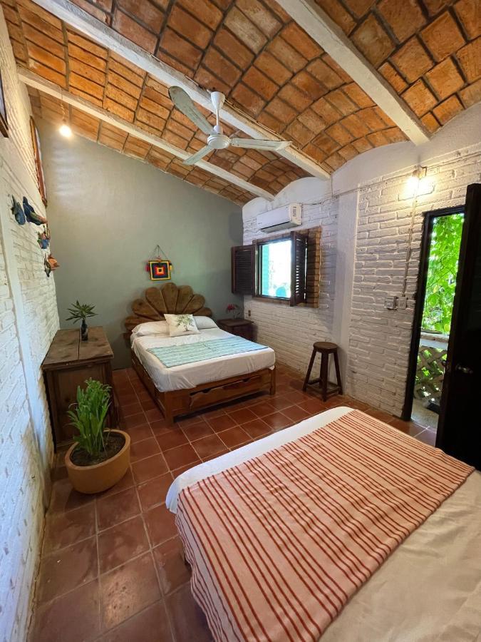 Adults Only Inn 2*
