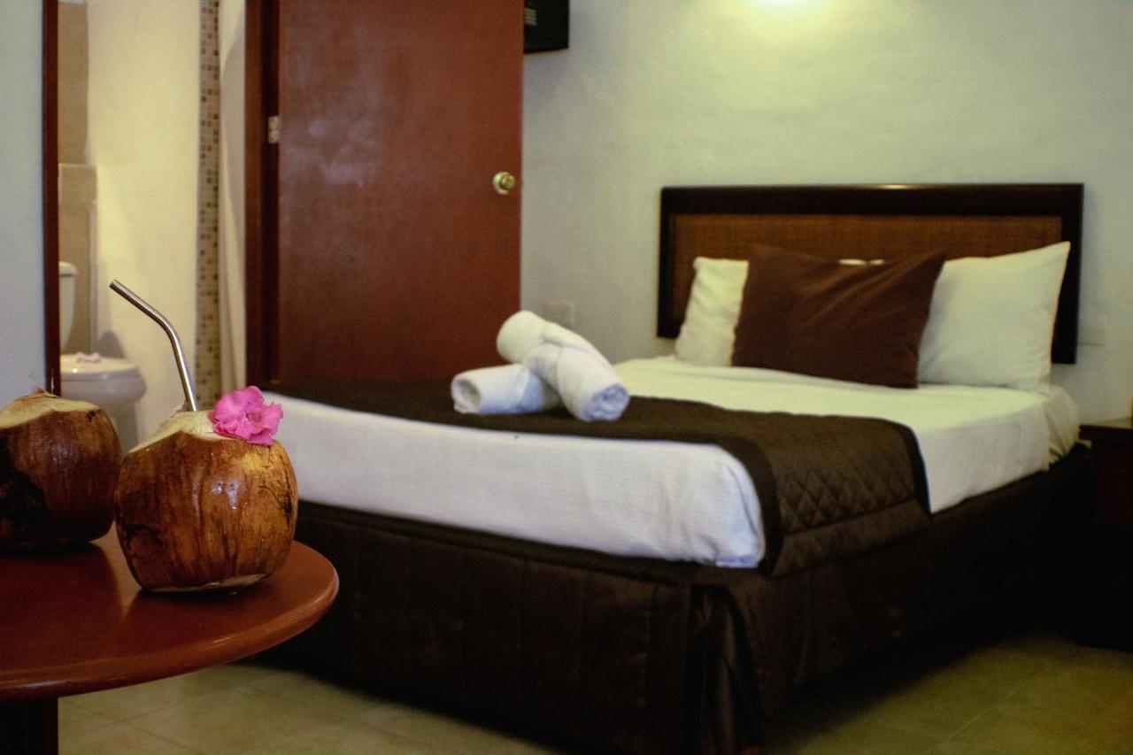 Golden Paradise Hostel *