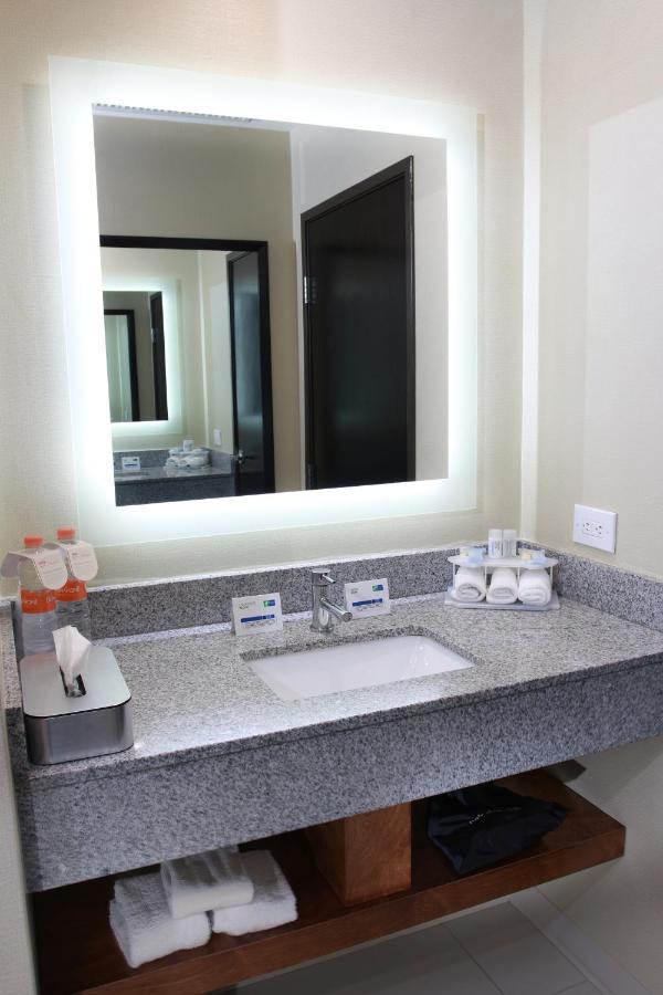 Express & By Ihg 4*