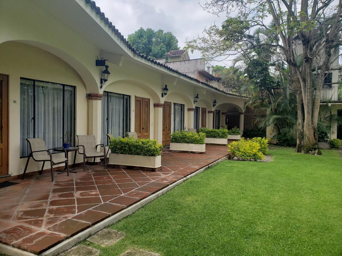 Casa Bugambilia, Un Pequeno En